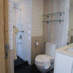 Blue Sapphire - Deluxe 2 bedroom apartment - bathroom