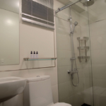 The Red Oak at Two Serendra - bathroom