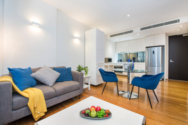 108 Flinders St apartment, Melbourne - 610 dining and kitchen