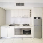 Charlotte Street Mantra - 1 bedroom apartment 707 - kitchen