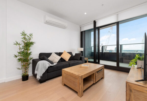 Melbourne Quarter apartment, Docklands - 3807 living room