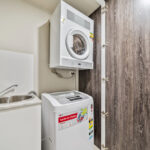 La Vida Apartments, Brisbane Apartment 717 - laundry