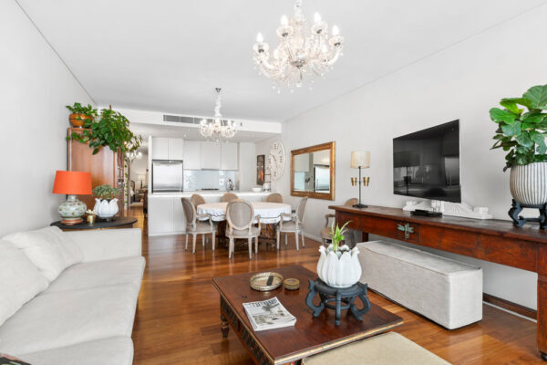 300 Pacific Highway, North Sydney apartment - living room and dining