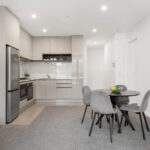 Lonsdale St, Melbourne - Melbourne Grand Apartment 1104 - dining and kitchen