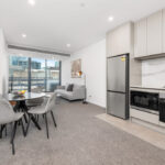 Lonsdale St, Melbourne - Melbourne Grand Apartment 1104 - dining and kitchen