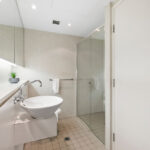 23 Shelley St, Sydney - apartment n1010 - bathroom