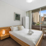 23 Shelley St, Sydney - apartment n1010 - bedroom with a view